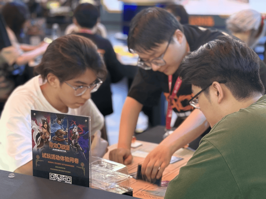 全球首发!LOL首款实体卡牌游戏《符文战场》正式发售