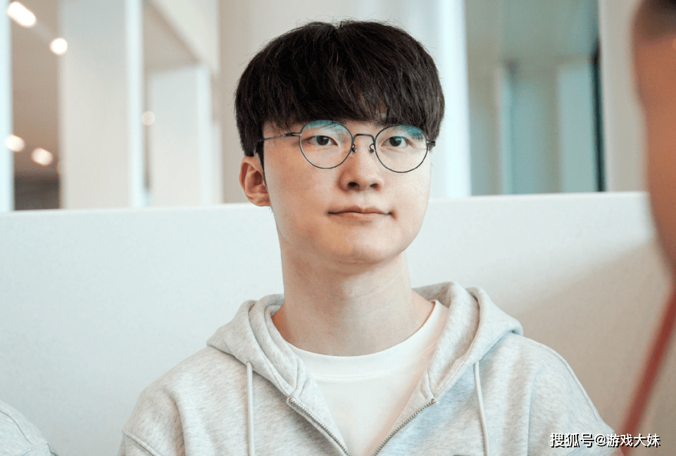 LOL官方(fāng)再次(cì)发文强调，faker就(jiù)是传奇選(xuǎn)手(shǒu)，地位无人(rén)能撼动