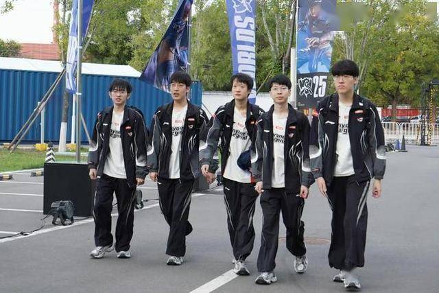 AL在S15全球(qiú)总决赛瑞士輪(lún)击败CFO晉(jìn)级8强，海外网友热议