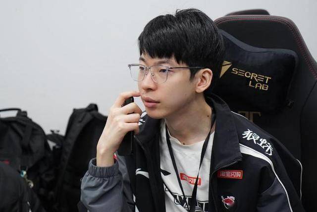 AL在S15全球总决赛瑞士轮击败CFO晋级8强,海外网友热议