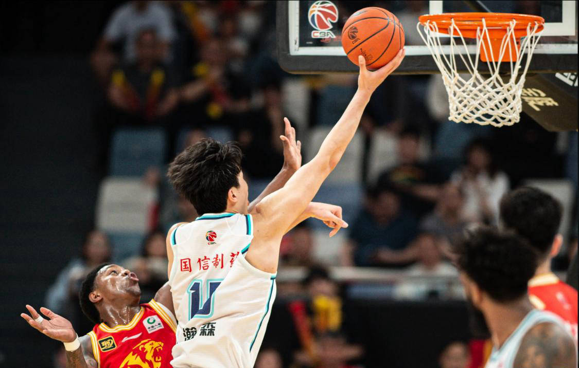 CBA新赛制引发争议，何(hé)去何(hé)从？