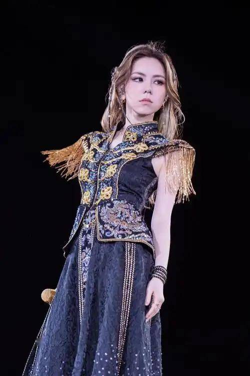 邓紫棋领衔LOL主题曲(qū)：歌手跨界(jiè)電(diàn)竞誰(shuí)更勝(shèng)一筹？