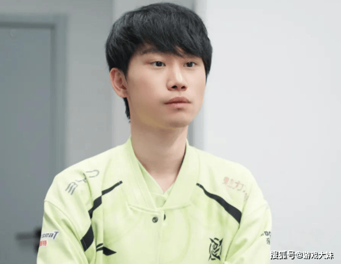 LOL热度严重下滑，多位职業(yè)選(xuǎn)手都不想播(bō)了，紛(fēn)紛(fēn)直(zhí)播(bō)玩其他(tā)遊(yóu)戏