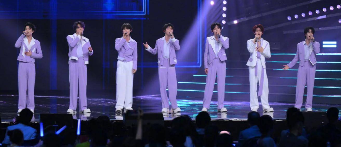 2025大湾区晚会：直到周深出场，我才意识到，原来现场收音没问题