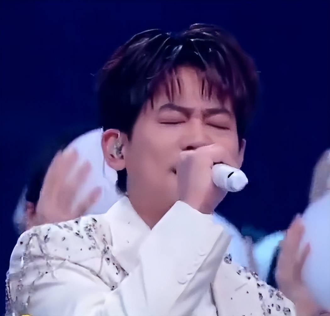 2025大湾区晚会：直到周深出场，我才意识到，原来现场收音没问题