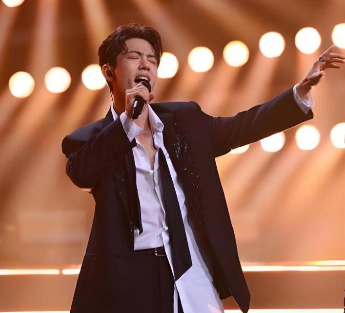 2025大湾区晚会：直到周深出场，我才意识到，原来现场收音没问题