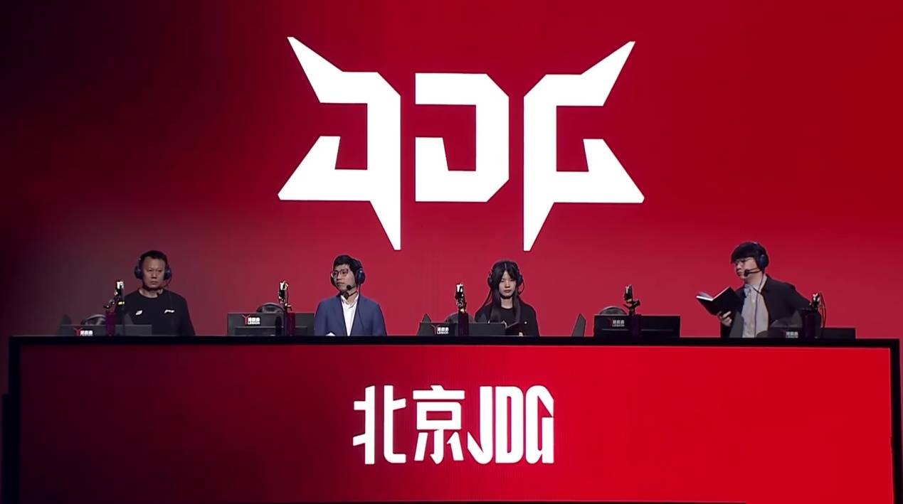 LPL转会期爆料(liào)！最(zuì)大巨头出手，斥巨资抢夺韩援，BLG麪(miàn)临解散(sàn)危险