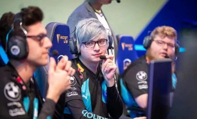 前LOL人气选手下海，變(biàn)身福利姬收費(fèi)明(míng)码标价，开发全(quán)新致富路？