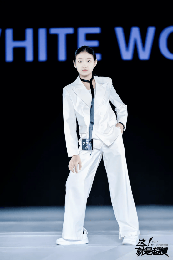 这！就是超模全球总决赛 全球人气冠军—王雪萌！