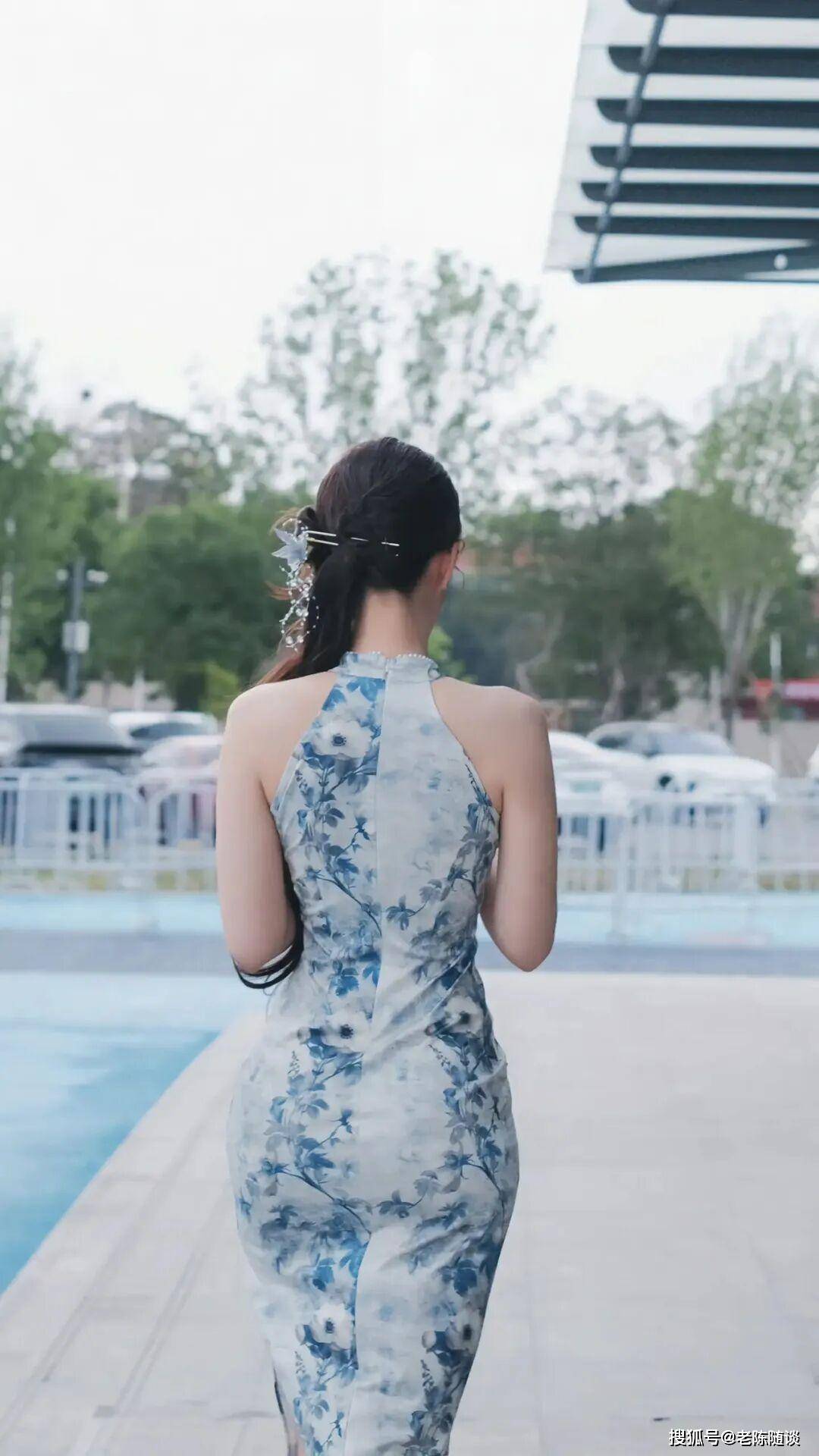 余霜，先天旗袍美体女人