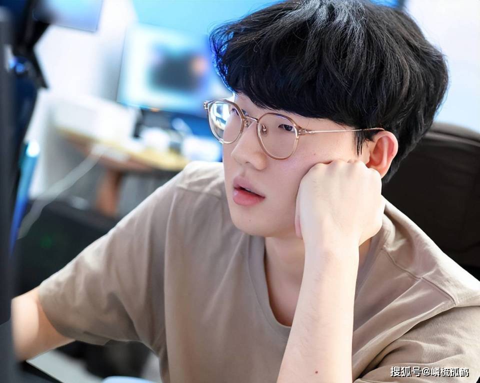 连续两天在德杯0-2惨败出局，豪华银河战舰BLG，出了什么问题？