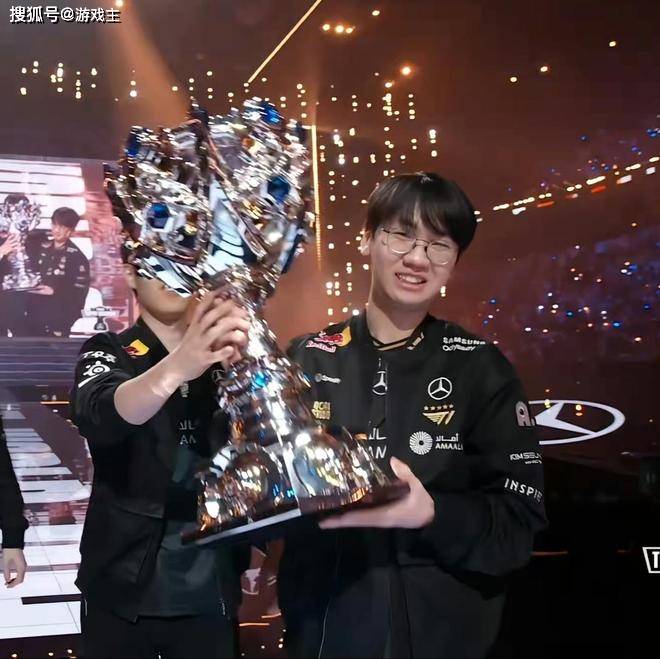 T1决赛队内语音火了，Oner调侃多兰不想赢，Faker直言送太多