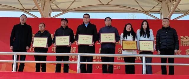 “绳”采飛(fēi)扬 跃动五环——西(xī)安市五环中学教职工代(dài)表队在(zài)区工会跳大(dà)绳比賽(sài)中榮(róng)獲(huò)第二名