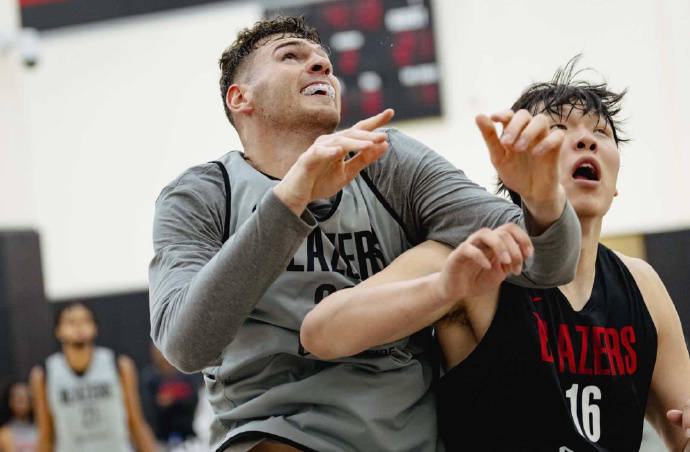 双塔(tǎ)变“开挂”？杨瀚森+尅(kè)林(lín)根=聯(lián)盟最強(qiáng)副本bug！开拓者這(zhè)波在大氣(qì)層(céng)！ 双塔(tǎ)阵容是(shì)版本陷阱(jǐng)？不，是(shì)版本答案！