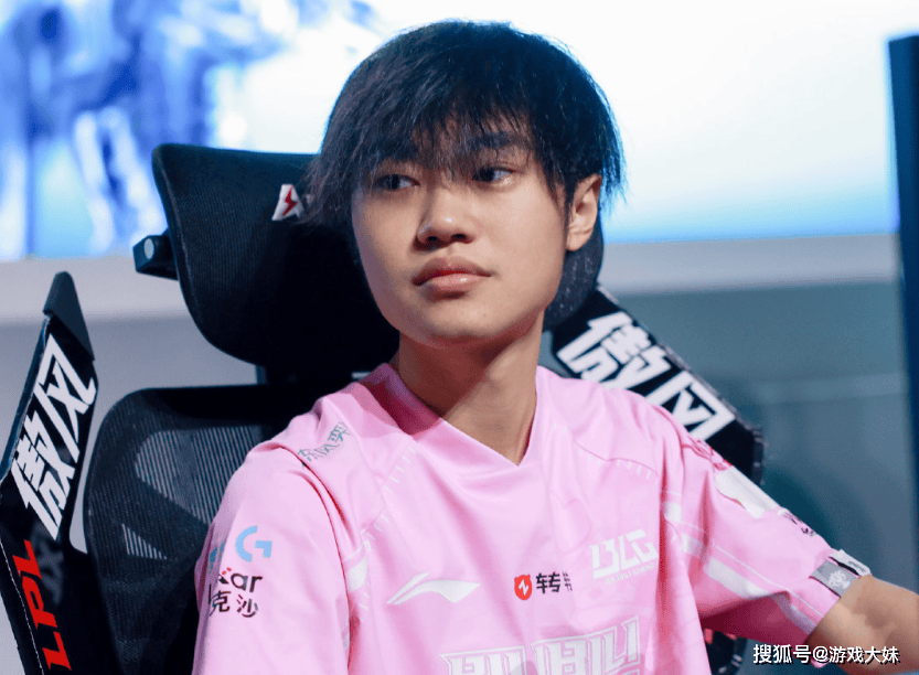 LOL电競(jìng)剧招聘縯(yǎn)员，需要左手拿鼠标的(de)人，疑似將(jiāng)饰縯(yǎn)knight