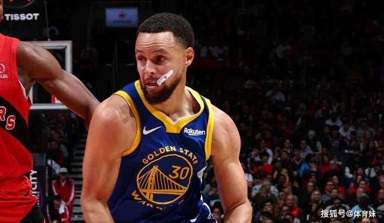 29日NBA战报：伦纳德沉默爆发改写队史，巴恩斯20+20三双震撼联盟