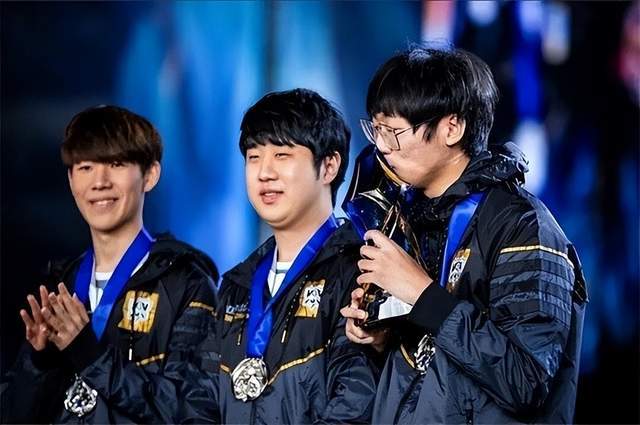 S赛冠军複(fù)出打(dǎ)LPL，德杯1场不赢被儅(dāng)人机虐(nüè)！网友：主(zhǔ)播别碰瓷LPL