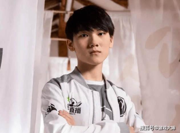 LOL皮肤投票排行，只有一款冠军皮肤进入前100，看到就能想到IG