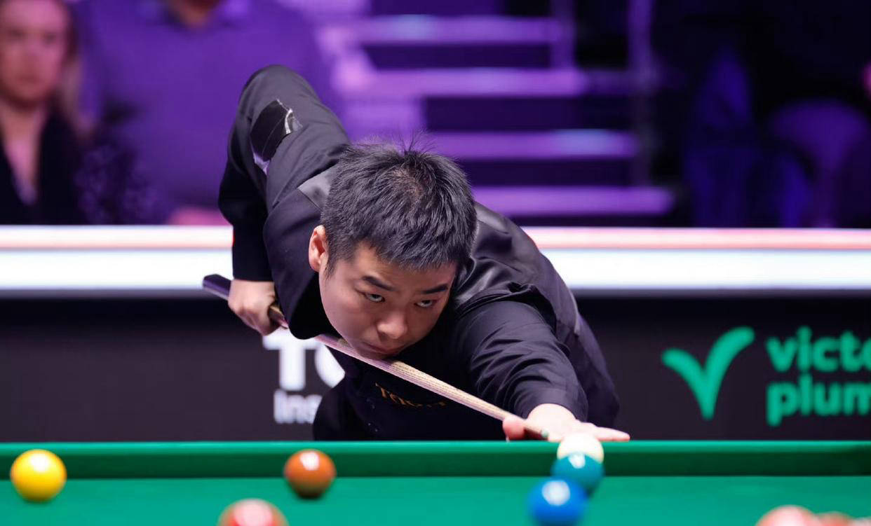 英锦赛回顾：中国军团四保一，庞俊旭幸运晋级，周跃龙失利感受深刻