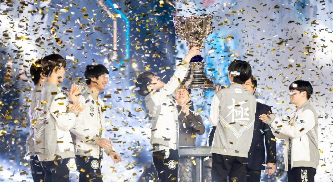 LPL公开，成绩差JKL会回归！宁王晒FMVP奖杯，多少钱也不卖