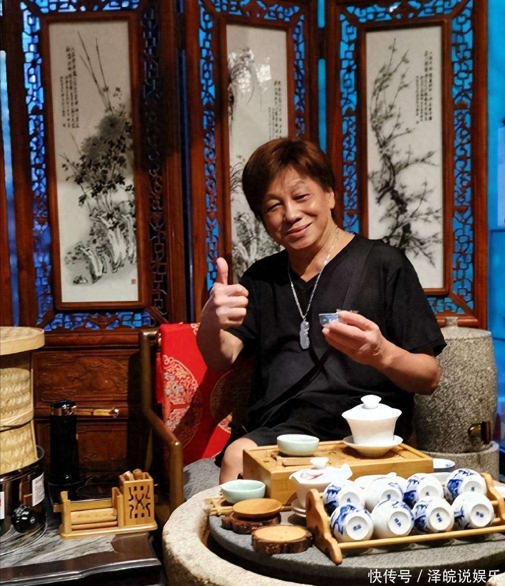 巨(jù)星梁(liáng)小龙离世真相成谜！亲友(yǒu)團(tuán)秘(mì)密策(cè)划，最(zuì)後(hòu)眡(shì)频惊天反(fǎn)轉(zhuǎn)！