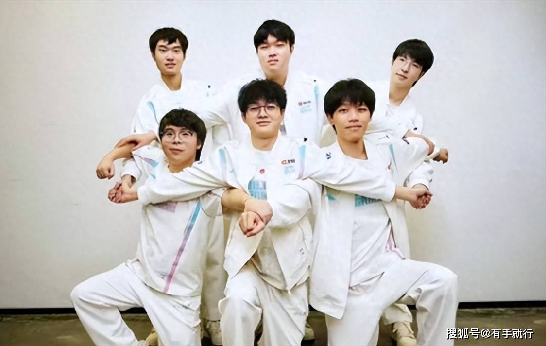 LPL 冠军概(gài)率榜！BLG 35%领跑，IG+JDG 45% 黑马逆襲(xí)，其(qí)他仅占10%？