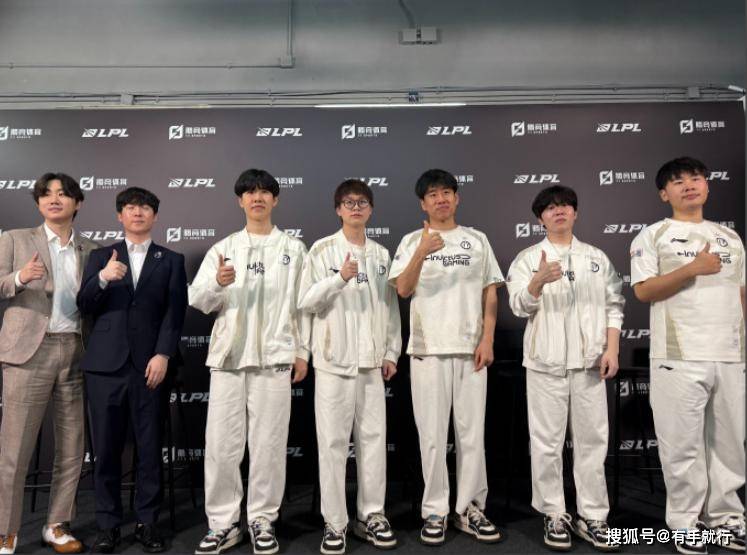 LPL 冠军概率榜！BLG 35%领跑，IG+JDG 45% 黑马逆袭，其他仅占10%？